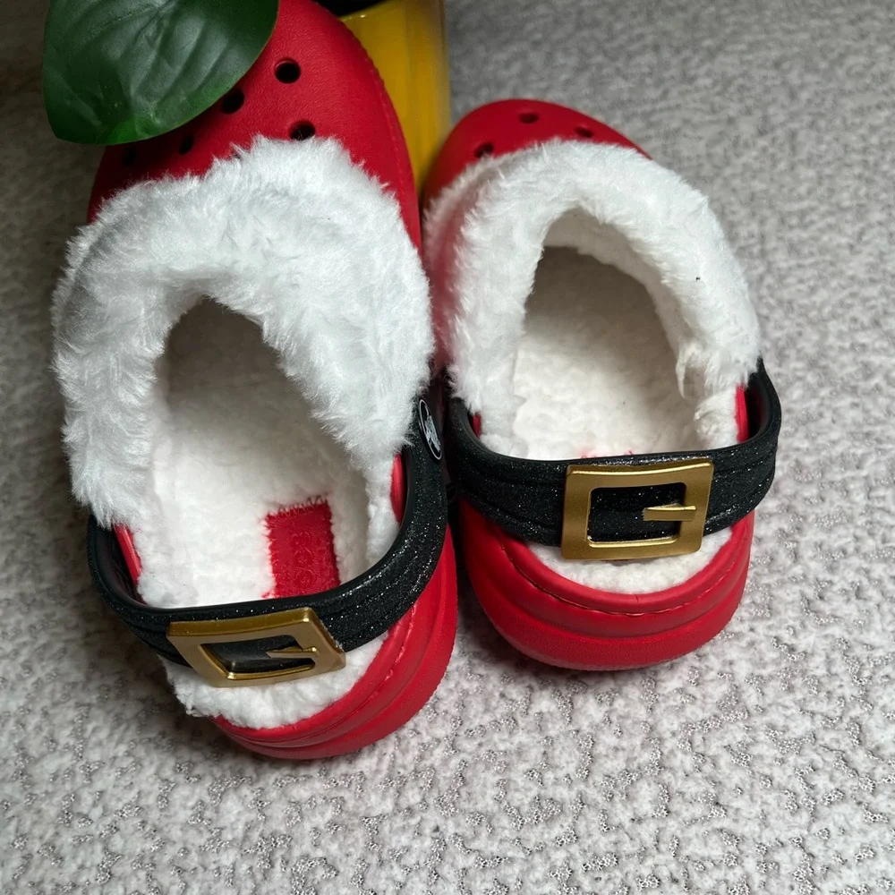 NWT Crocs Kids C8 Classic Lined Holiday Santa Clog Red & White Buckle Back Strap